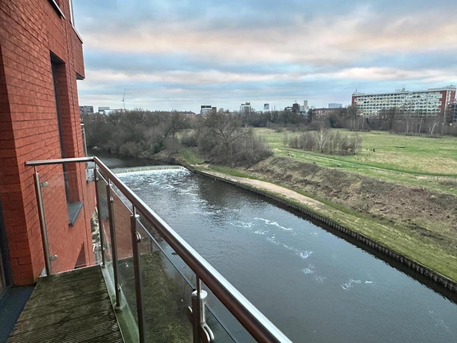 Adelphi Wharf Apartments By Beehosting Manchester Extérieur photo